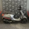Custom Vespa Sprint S 50 - 4T 3V iGet Euro5 - Geel kenteken - Titianio Grijs + Indo Black Pack - Afbeelding 3