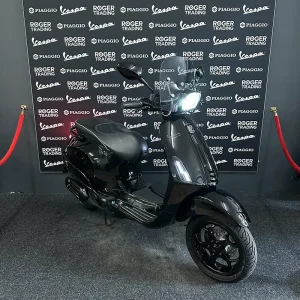 Vespa Sprint 50 - Brom - 2019 - Euro4 - Glans Zwart