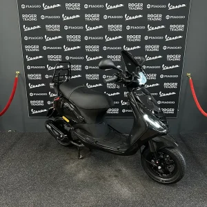 Piaggio Zip 50 - Brom - 2020 - Euro4 - Glans Zwart